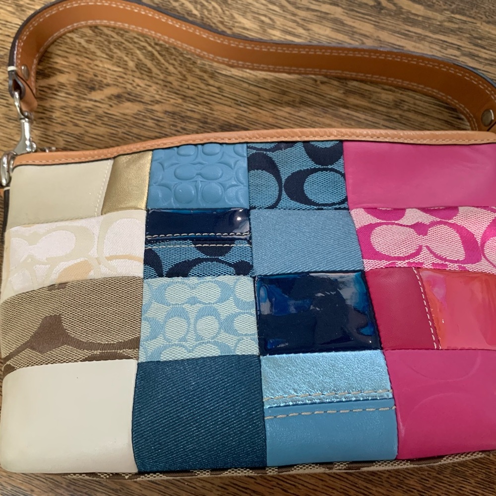 Coach patchwork handbag signature collection leather straps& trim gold hardware